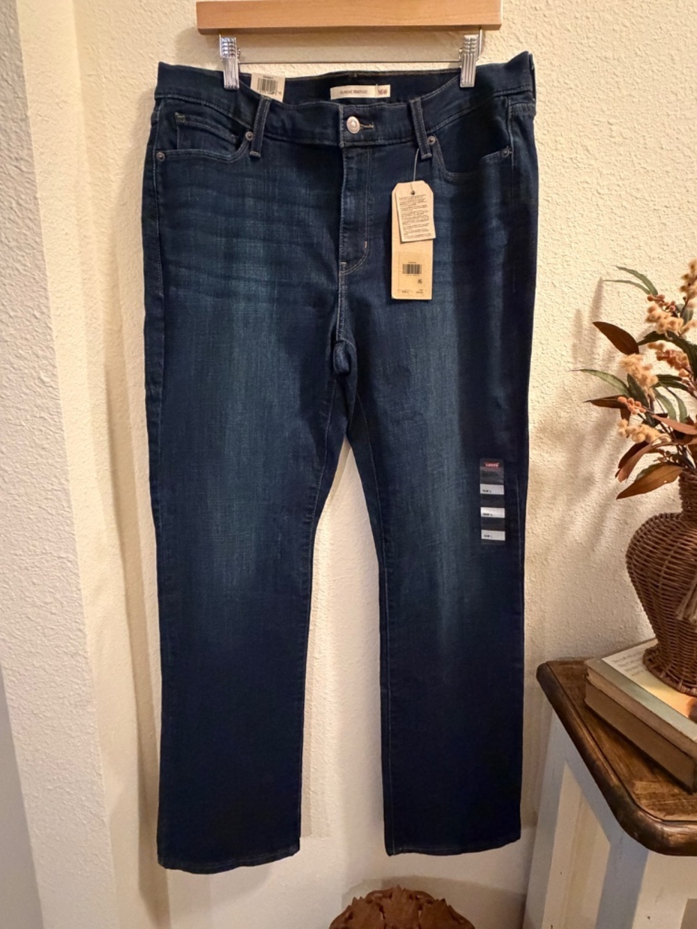 NWT Levi's Classic Bootcut Jeans Mid Rise Stretch - Size 16W (34" Inseam) - Picture 2 of 8